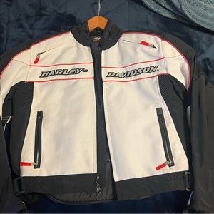 Women’s Harley Davidson jacket light weight breathable.
